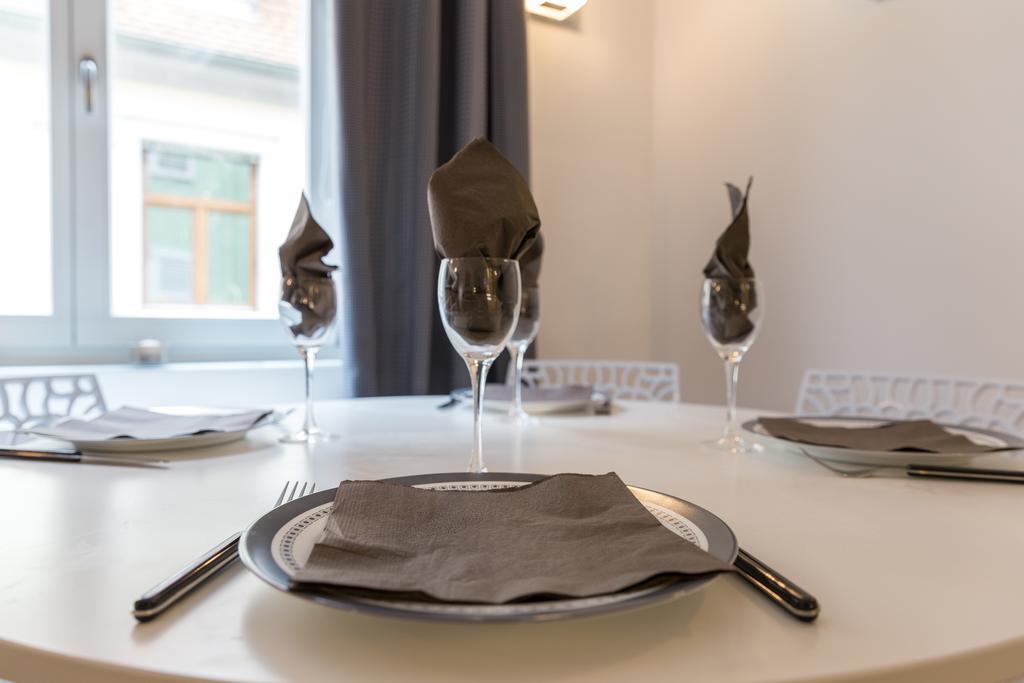 Grand Studio Centre Apartment